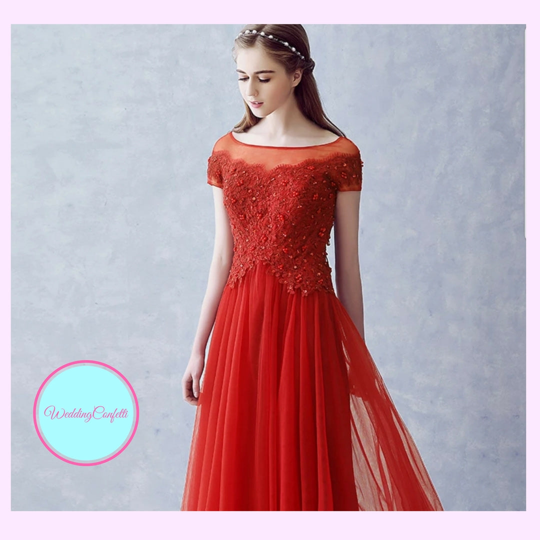 The Kalethea Grey Boat Neck Grey/Red Tulle Gown – WeddingConfetti