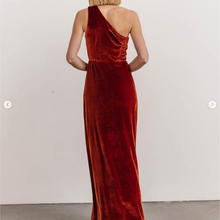 Load image into Gallery viewer, The Herin Bridesmaid Velvet Collection (Customisable)