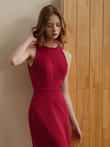 The Arussa Red Sleeveless Gown With Train