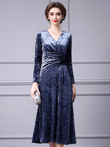 The Persis Velvet Black/Blue Midi Dress (Available in 2 colours)