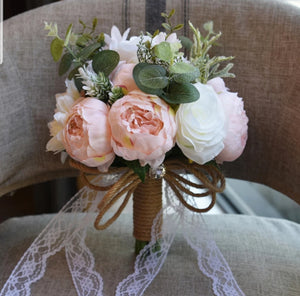 Wedding Flower Bouquet - WeddingConfetti