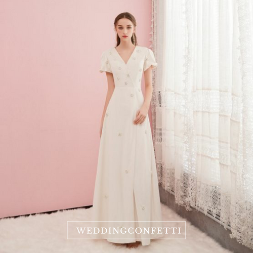 The Velda White / Red Short Sleeve Gown