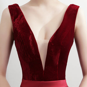 The Ladelle Red Sleeveless Short Gown
