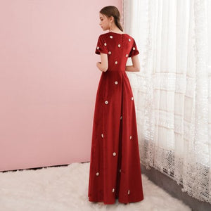 The Velda White / Red Short Sleeve Gown